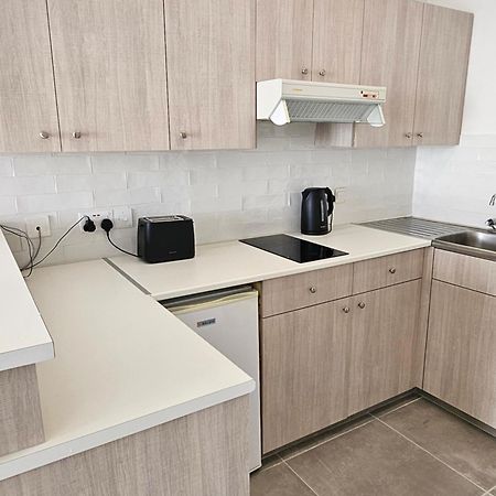 Les Palmiers Sunorama Beach Apartments Larnaca Buitenkant foto